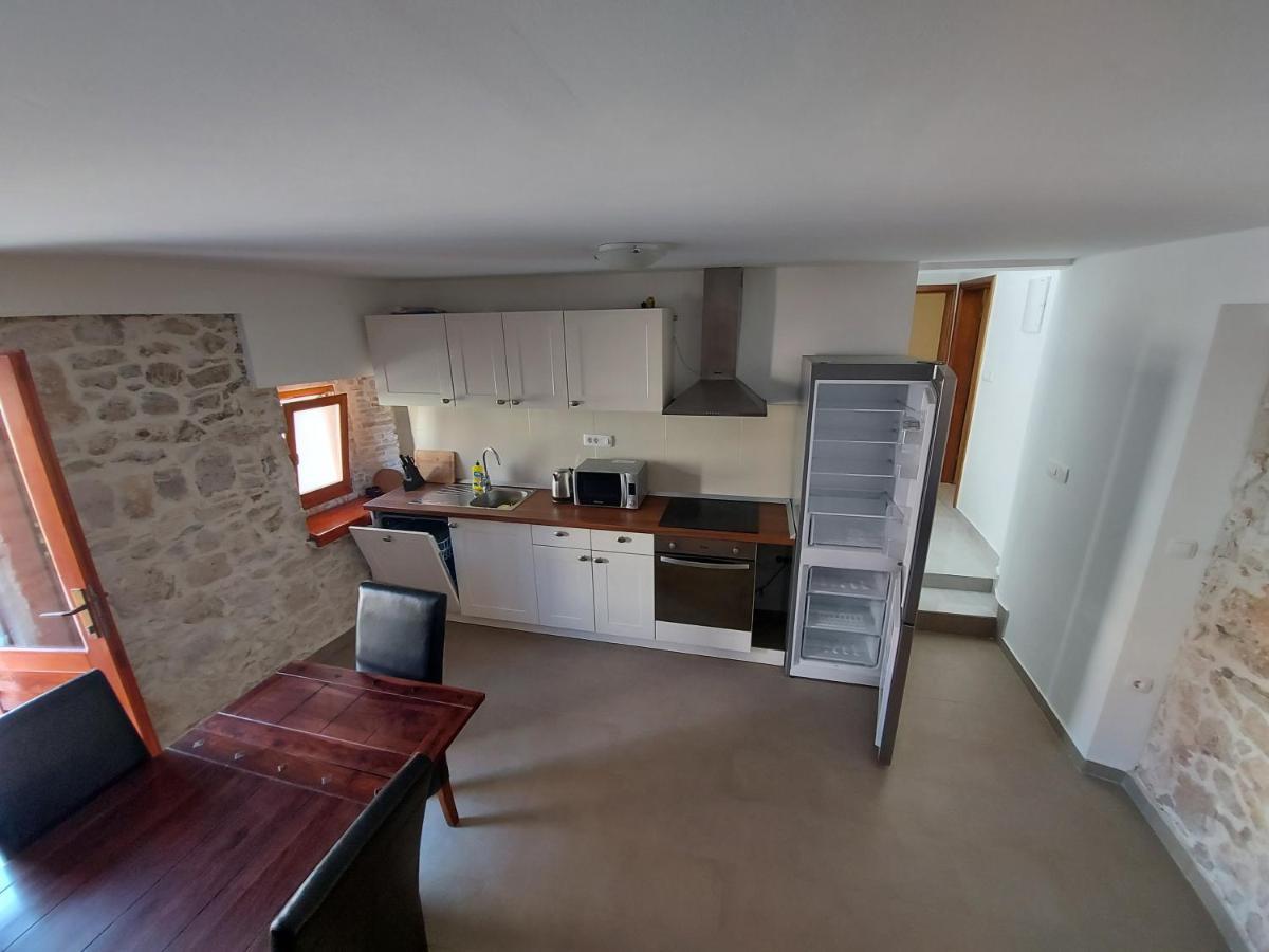Appartement Ana à Sveti Filip i Jakov Extérieur photo