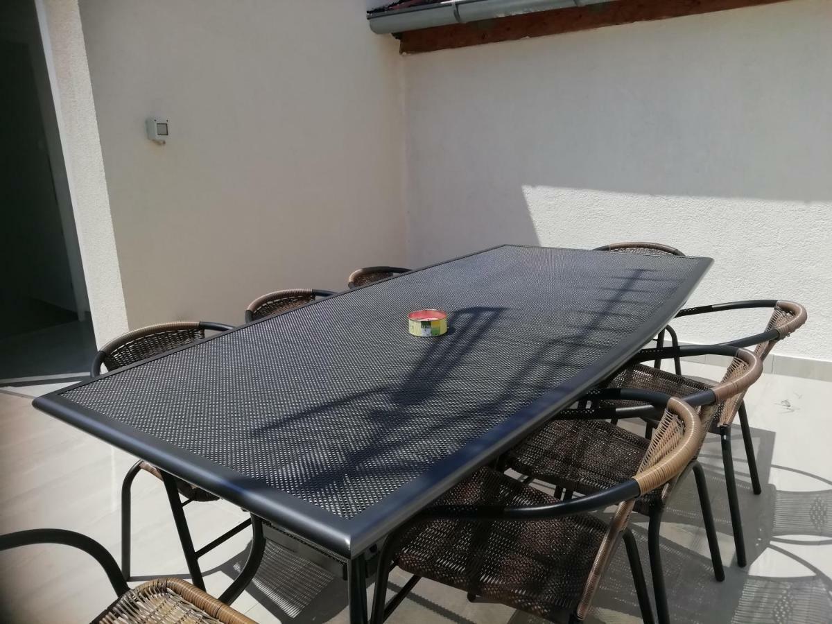 Appartement Ana à Sveti Filip i Jakov Extérieur photo
