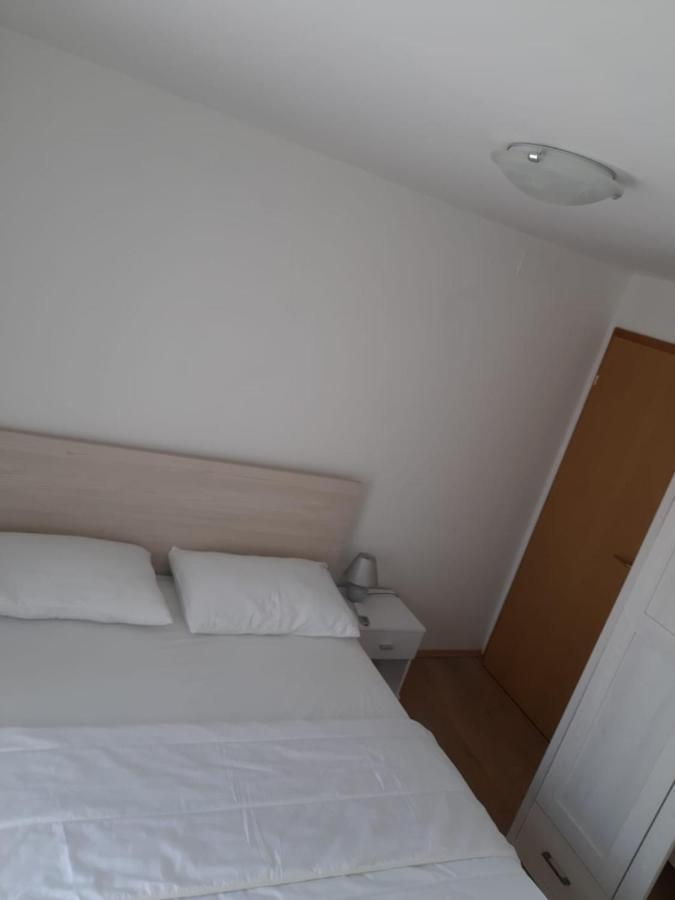 Appartement Ana à Sveti Filip i Jakov Extérieur photo