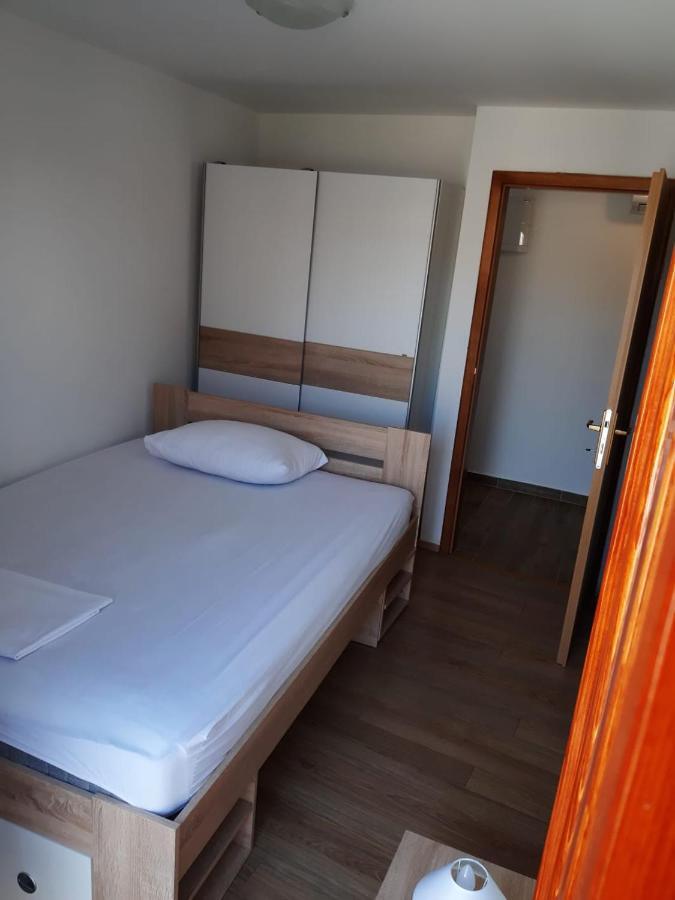 Appartement Ana à Sveti Filip i Jakov Extérieur photo